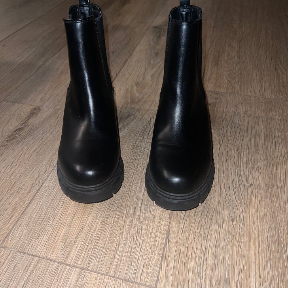 MADDEN GIRL "TESSA" CHUNKY BLACK BOOTIES SIZE 9.5 - Picture 7 of 16